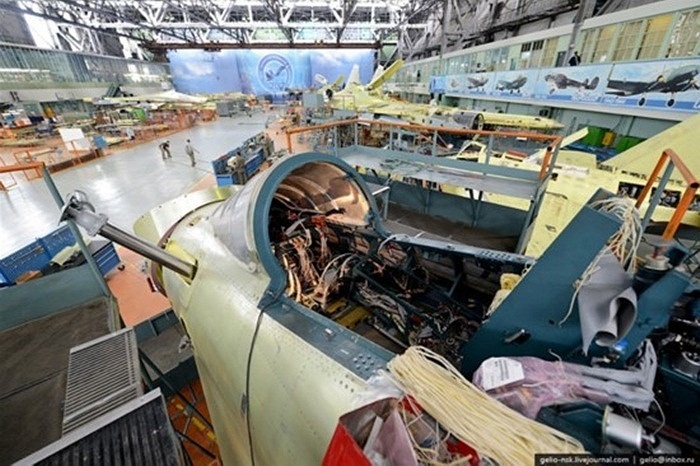 Chiến cơ Su-30 được phát triển bởi công ty hàng không Sukhoi của Nga là đơn vị phát triển chiến đấu cơ Su-30.