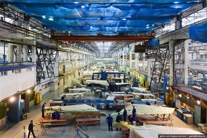 u-30 là loại máy bay chiến đấu đa chức năng tốc độ siêu âm có thể đảm nhiệm cả nhiệm vụ chiếm ưu thế trên không và nhiệm vụ cường kích.