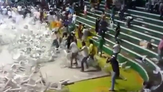 Cuoc chien ghe nhua o su kien tranh cu tong thong hinh anh