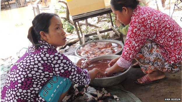 Người dân đều sơ chế chuột trước khi bàn giao cho khách hàng