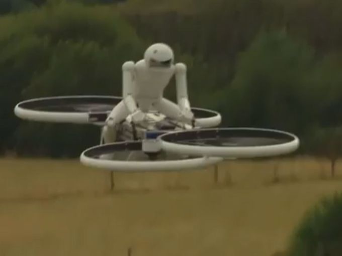 Moto bay trinh dien ngoan muc hinh anh