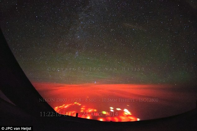 Luong anh sang do cam bi an xuat hien tren Thai Binh Duong hinh anh