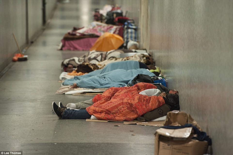 Theo đó, những người dân thuộc các quốc gia EU không thực hiện các yêu cầu cư trú sẽ bị cấm nhập cảnh vào Anh trong 12 tháng.