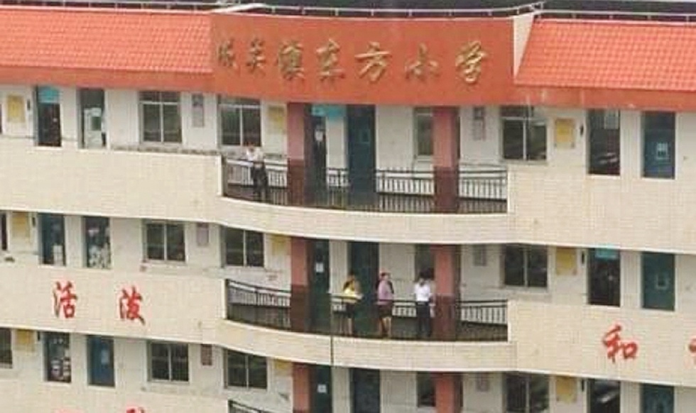 Tan cong bang dao o truong tieu hoc TQ, 3 tre thiet mang hinh anh