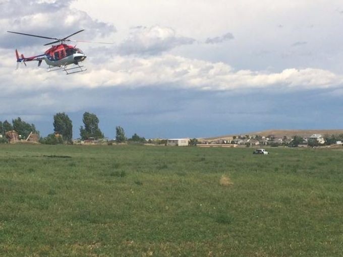 Một trực thăng đã được huy động tới hiện trường. Một nhân chứng tên Jan Culver cho biết khi cô cùng bạn lái xe ngang qua một đồng cỏ gần sân bay thì phát hiện thấy một đám bụi bốc lên không khí. Culver khẳng định cô không nghe thấy tiếng động cơ khi máy bay rơi.  Sau đó, hai người đã tới hiện trường để giúp đỡ các nạn nhân. 