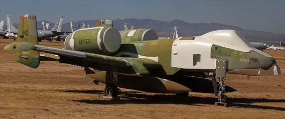 Loại thứ hai, có số lượng ít hơn là sau một thời gian bảo dưỡng ngắn có thể tiếp tục hoạt động trở lại. Trong ảnh là máy bay cường kích A-10-Thunderbolt)