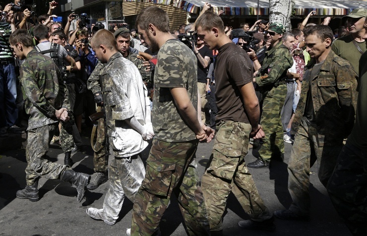 Phe ly khai va chinh phu Ukraine sap trao doi tu nhan hinh anh