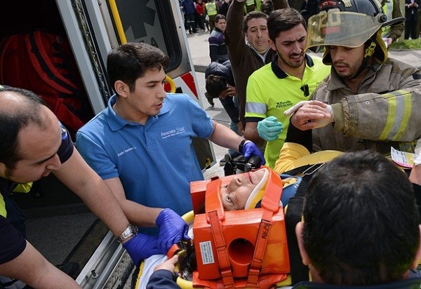 Danh bom khung bo gan truong luc quan o Chile hinh anh