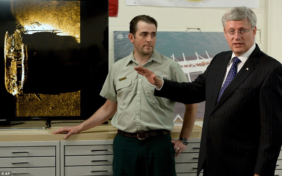 “Đây thực sự là thời khắc lịch sử của Canada”, Thủ tướng Harper khẳng định. Năm 2008, Canada tuyên bố sẽ tìm kiếm hai tàu nổi tiếng để khẳng định chủ quyền của họ.