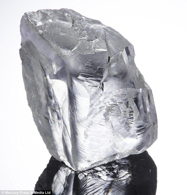 Kim cuong trang tuyet dep lo dien o Nam Phi hinh anh