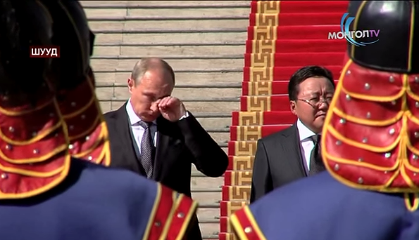 Hinh anh Putin roi le khi nghe quoc ca Nga gay xon xao hinh anh