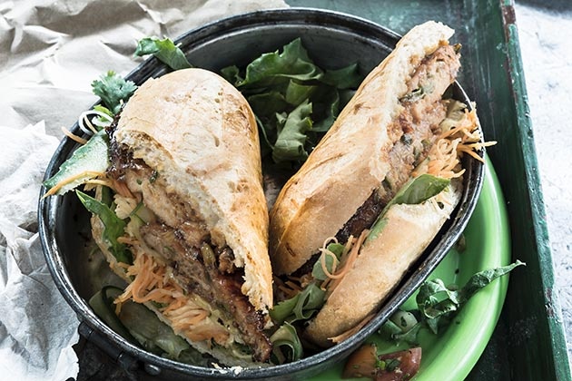 Chu KFC khai truong nha hang banh mi Viet Nam tai My hinh anh