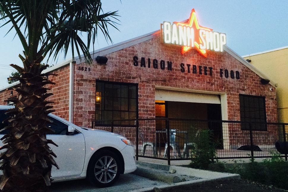 Cửa hàng bán bánh mỳ kẹp thịt Việt Nam đầu tiên của công ty sở hữu KFC. Ảnh: Yum