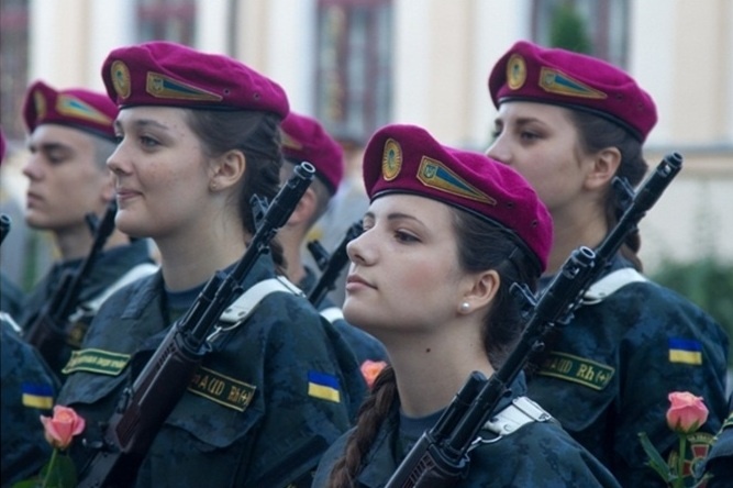 Nhung bong hong moi nhap ngu o Ukraine hinh anh