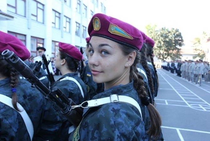 Những nữ tân binh của lực lượng Vệ binh quốc gia Ukraine