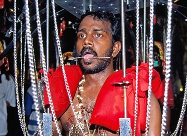 Le hoi duc ma, xuyen mom ky la cua nguoi Hindu hinh anh