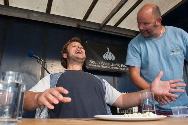 An 33 nhanh toi trong 60 giay de tro thanh nha vo dich hinh anh