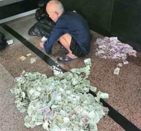 Cu ong hanh khat kiem hang nghin USD moi thang hinh anh