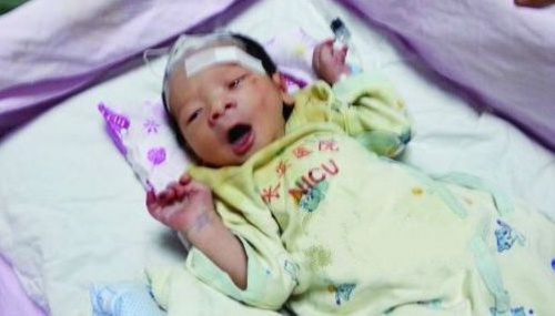 Be so sinh bi bo roi song sot sau bao Kalmaegi hinh anh