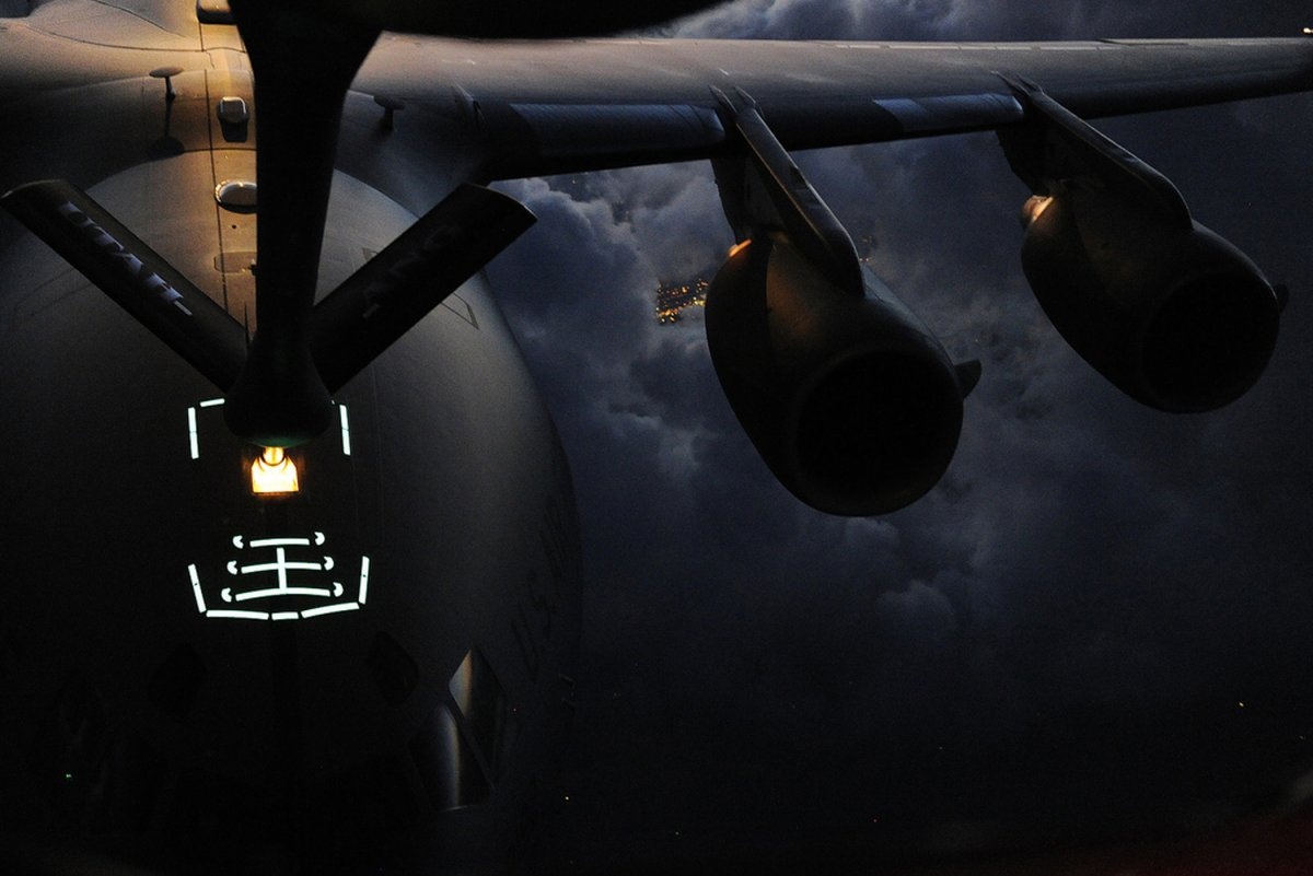 Đội phòng không bang Utah tiến hành tập huấn tiếp nhiên liệu trên không với chiếc C-17 Globemaster III.