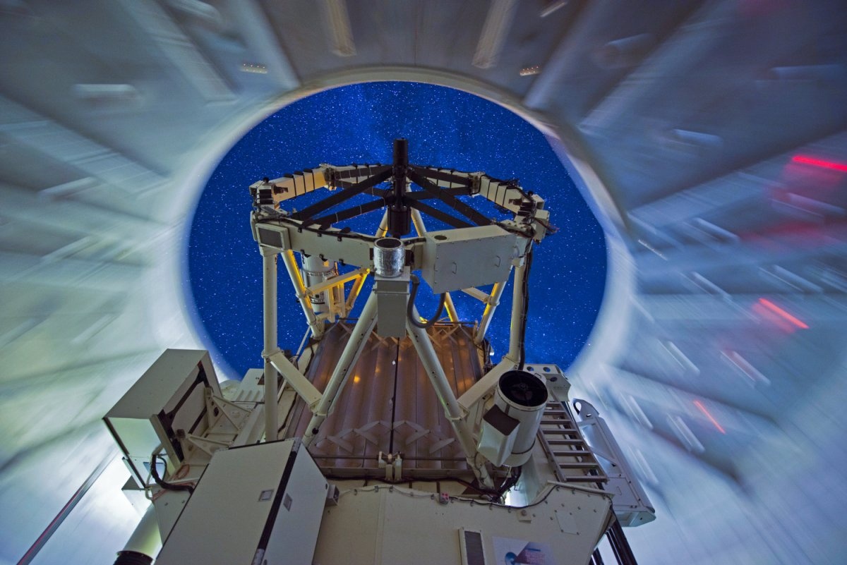 Hệ thống điện tử quang học thuộc Bộ Quốc phòng Mỹ là kính thiên văn lớn nhất dùng để quan sát các vệ tinh.