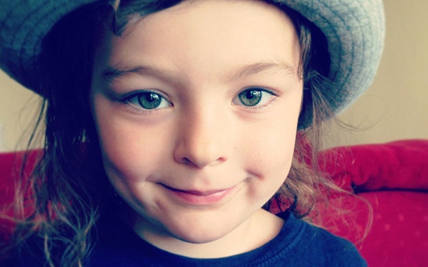 Ky tich be gai khong co mau trong co the den truong hinh anh