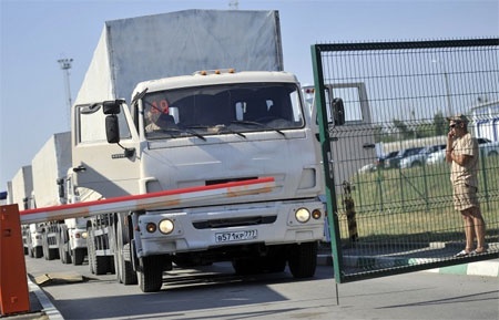 Them 200 xe tai Nga tien vao Ukraine hinh anh