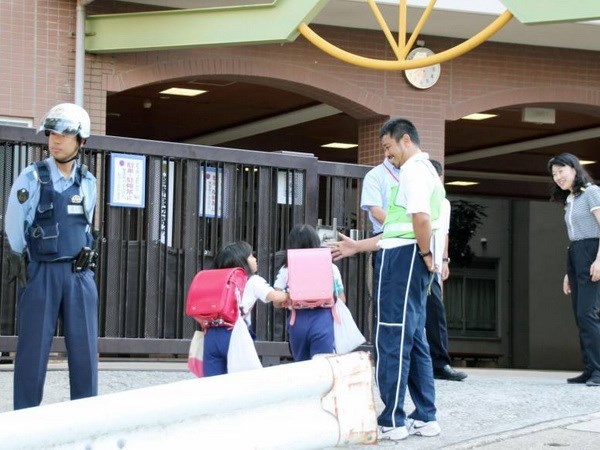 Be gai bi sat hai va chat xac gay chan dong o Nhat Ban hinh anh