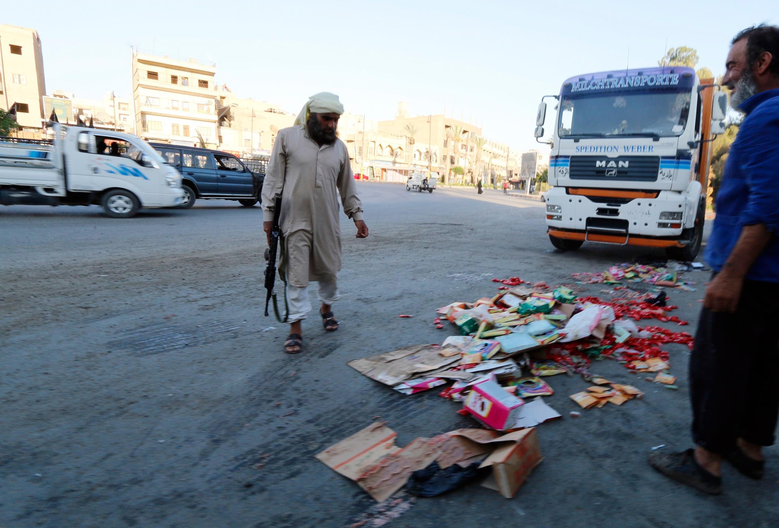 Cuoc song trong ap buc tai thanh tri cua phien quan Hoi giao hinh anh
