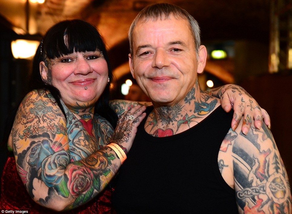 Một cặp đôi đam mê xăm mình kín người. Ảnh: Getty Images