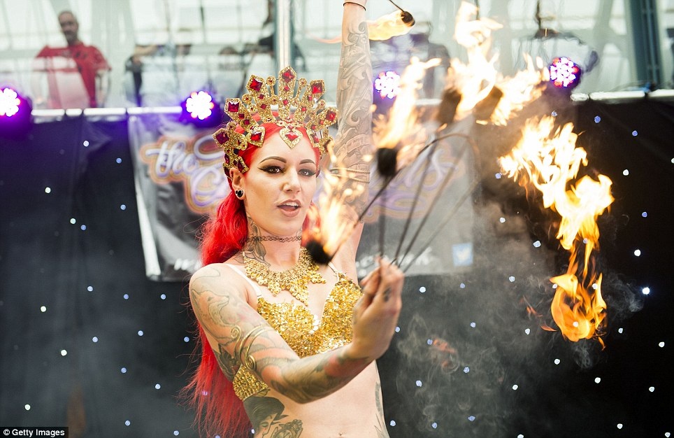 Một nữ vũ công biểu diễn tại sự kiện. Đại hội xăm mình kết thúc vào ngày 28/9. Ảnh: Getty Images