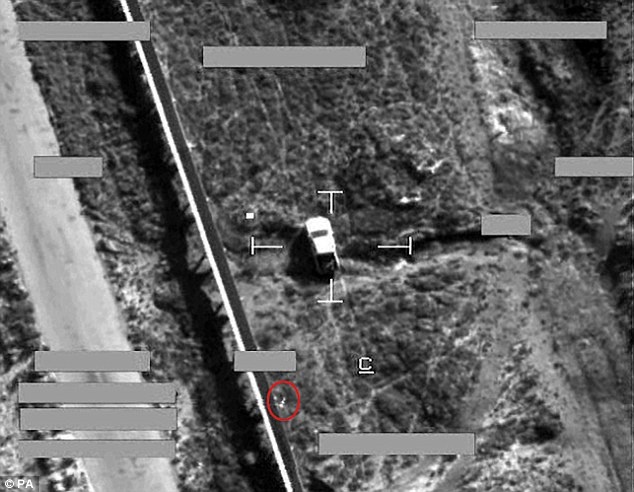 Những mục tiêu bị tiêu diệt là căn cứ vũ trang và một xe tải chở vũ khí của phiến quân Hồi giáo. Ảnh: EPA