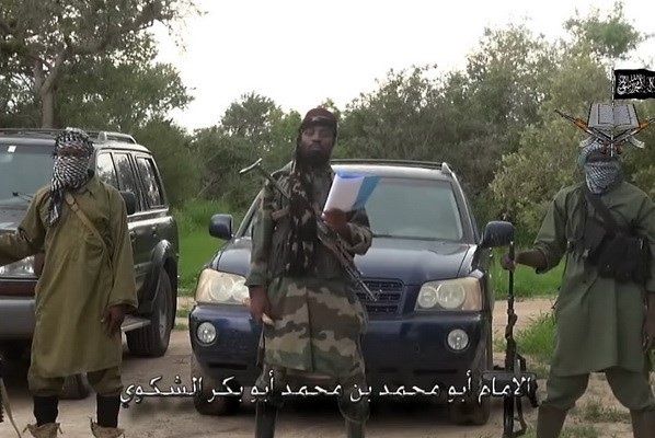 Phien quan Hoi giao chat dau phi cong quan doi Nigeria hinh anh