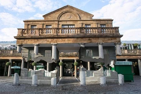 Can canh toa nha 'bay' di thuong o London hinh anh