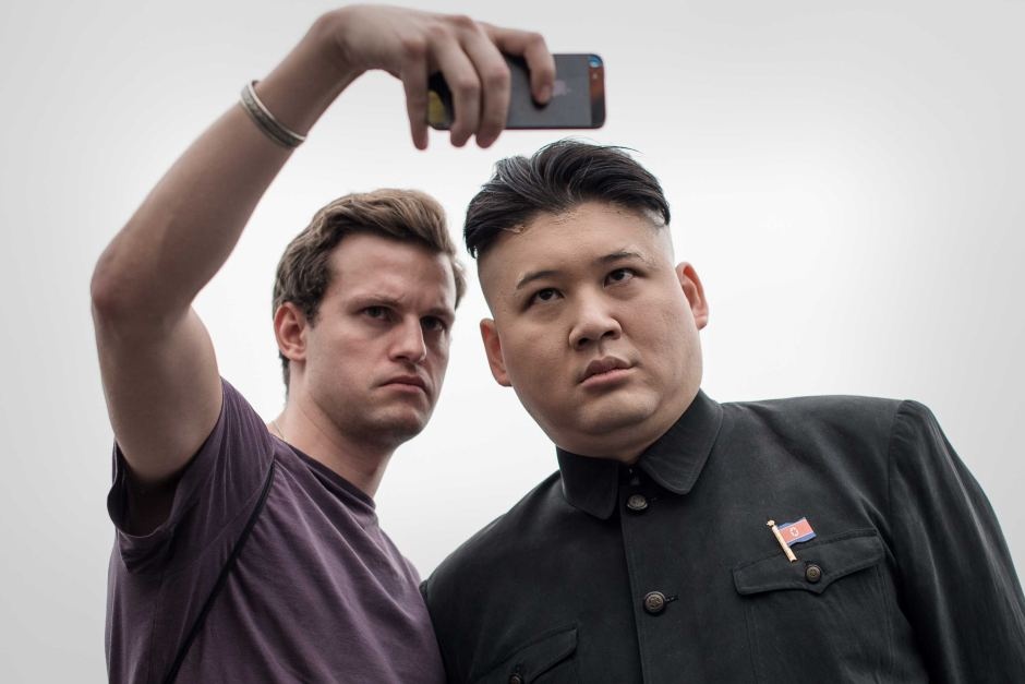 'Kim Jong Un' xuat hien tren duong pho Hong Kong hinh anh