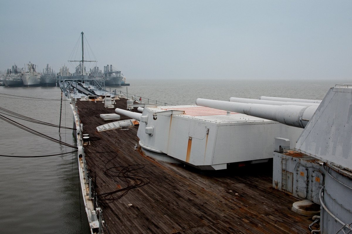 Không phải tất cả các tàu trong hạm đội Mothball đều trở thành phế liệu.  Chiến hạm USS Iowa đã được chuyển tới một bảo tàng lịch sử hải quân tại thành phố Los Angeles cách đây vài năm.
