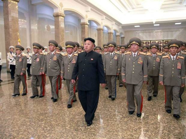 Kim Jong Un khi đến thăm Cung điện mặt trời Kumsusan, nơi yên nghỉ của ông Kim Nhật Thành và Kim Jong-il 