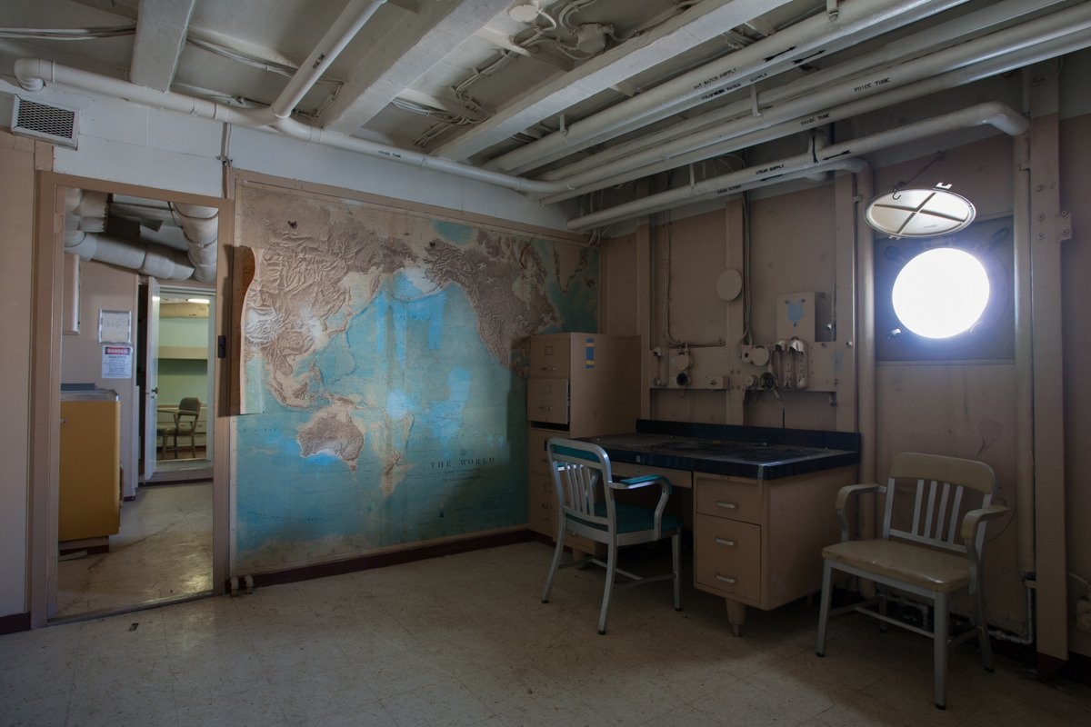 Nội thất của tàu USS Tulare. Tàu gia nhập hạm đội vào năm 1956. 