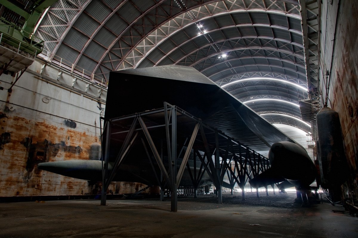 Sea Shadow - tàu biển tàng hình nổi tiếng do công ty Lockheed Martin đóng vào năm 1984 cho Hải quân Mỹ - giờ cũng bị bỏ xó bên trong 