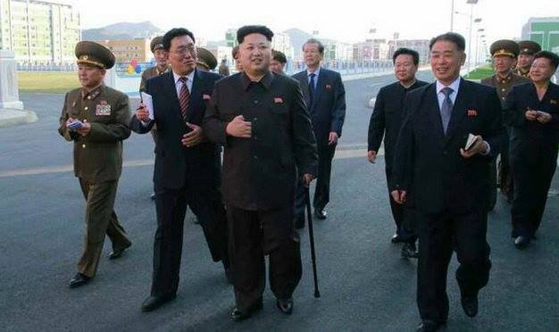 Kim Jong Un chong gay khi thi sat hinh anh
