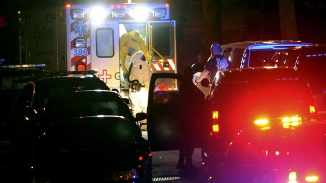 Nuoc My chan dong truoc nguy co Ebola bung phat hinh anh