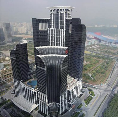 Khách sạn với lối kiến trúc kỳ quặc này tọa lạc ở thành phố Thâm Quyến.  