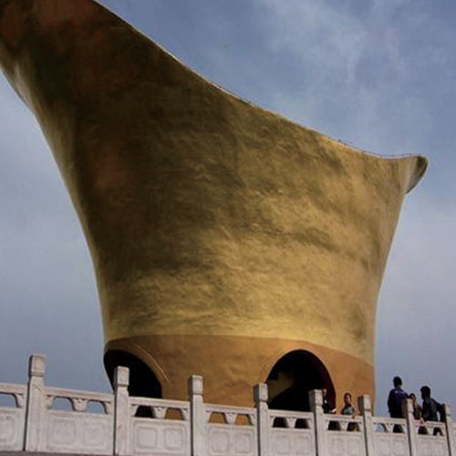 Một công trình xây dựng mang hình dạng một thỏi vàng xuất hiện tại Hàm Đan, tỉnh Hà Bắc. 