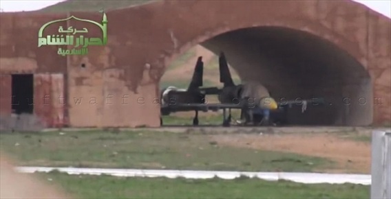 Ngoài ra, còn có thể kể đến lực lượng phiến quân Những con hổ giải phóng Tamil (LTTE), khi thành công trong việc ném bom vào các cơ quan thuộc chính phủ và các căn cứ quân sự của Sri Lanka. Chỉ với máy bay cánh quạt Zlin Z143, một loại máy bay dân dụng cỡ nhỏ có thể dễ dàng qua mặt các máy bay chiến đấu và hệ thống radar giám sát không phận của Sri Lanka khi đó. 