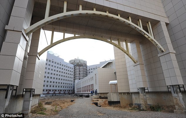 Theo thiết kế, mỗi phòng giam tại Kresty-2 sẽ chứa tối đa 6 tù nhân. “Mỗi tù nhân sẽ có điều kiện sinh hoạt trong phạm vi 7m2 - phù hợp với tiêu chuẩn châu Âu