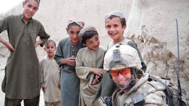 Nhung ngay gian kho cua nu dai uy o chien truong Afghanistan hinh anh