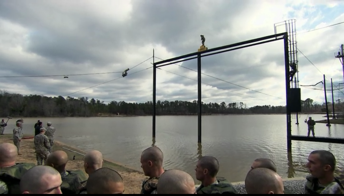 Gần 40 học viên đã bỏ cuộc trong ngày đào tạo thứ hai. Những người còn lại sẽ tham gia 