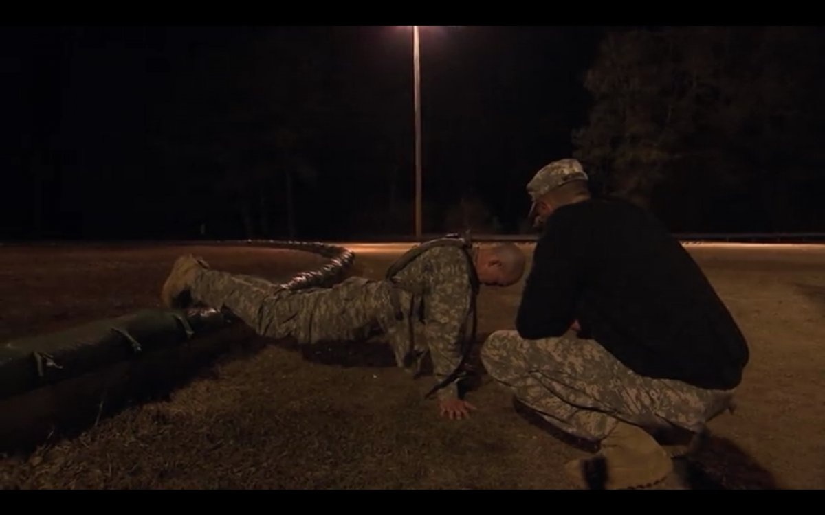 Khi mắc lỗi, học viên sẽ phải thực hiện bài phạt do giáo viên hướng dẫn đưa ra. Tuy nhiên, không ai bỏ cuộc. 