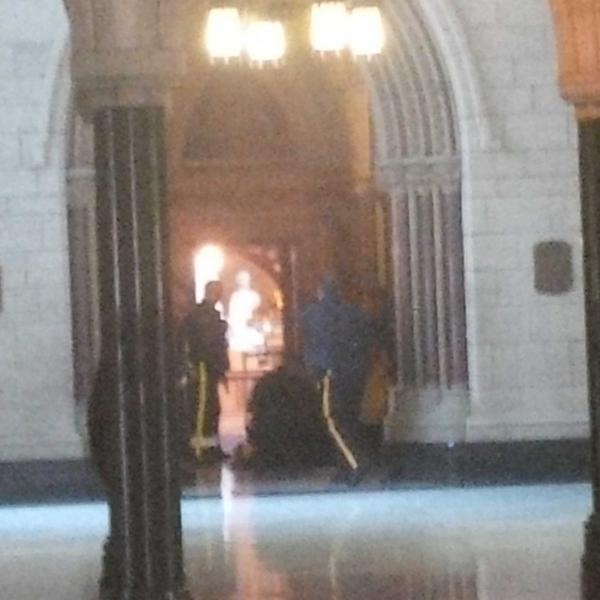 Hien truong vu xa sung tai toa nha quoc hoi Canada hinh anh