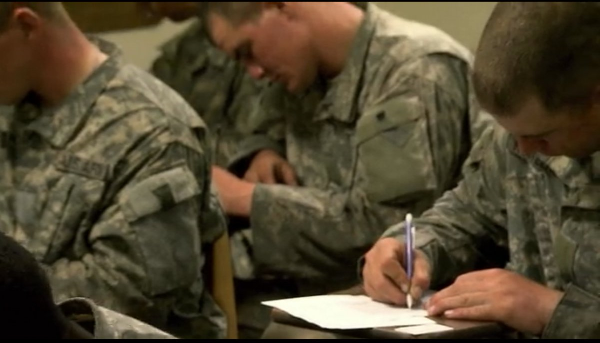 Học viên sẽ viết bài đánh giá về kỹ năng xử lý tình huống của đồng đội.